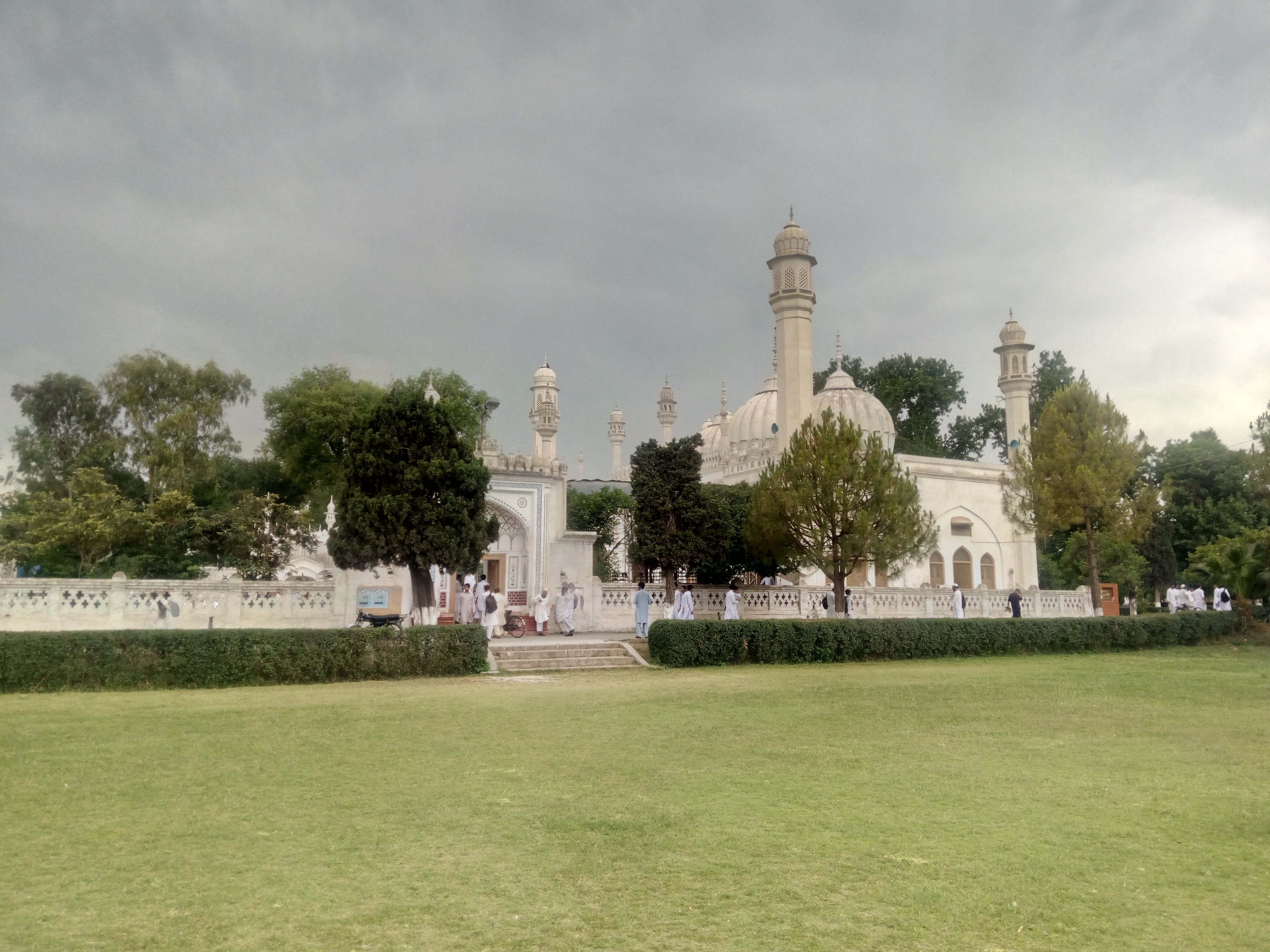 At_Islamia_College_Peshawar_mosque_2