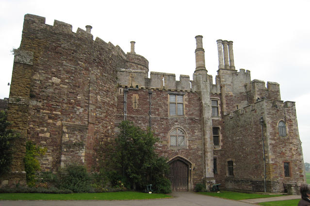 File:Berkeley Castle 03.jpg