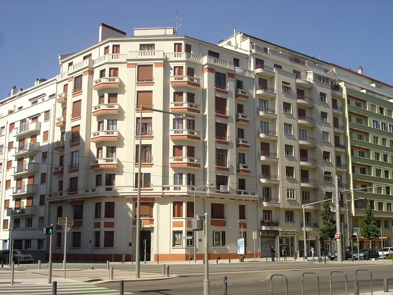 http://upload.wikimedia.org/wikipedia/commons/1/1d/Boulevards_-_Immeubles.jpg