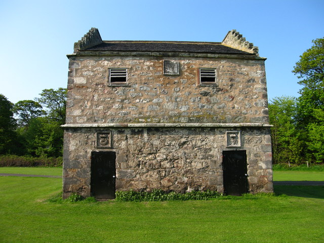 File:Pinkie House Doocot - geograph.org.uk - 166752.jpg