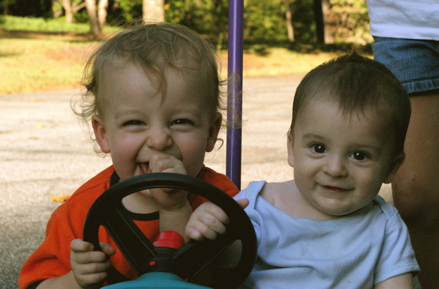 Fil:Children play in push car.jpg