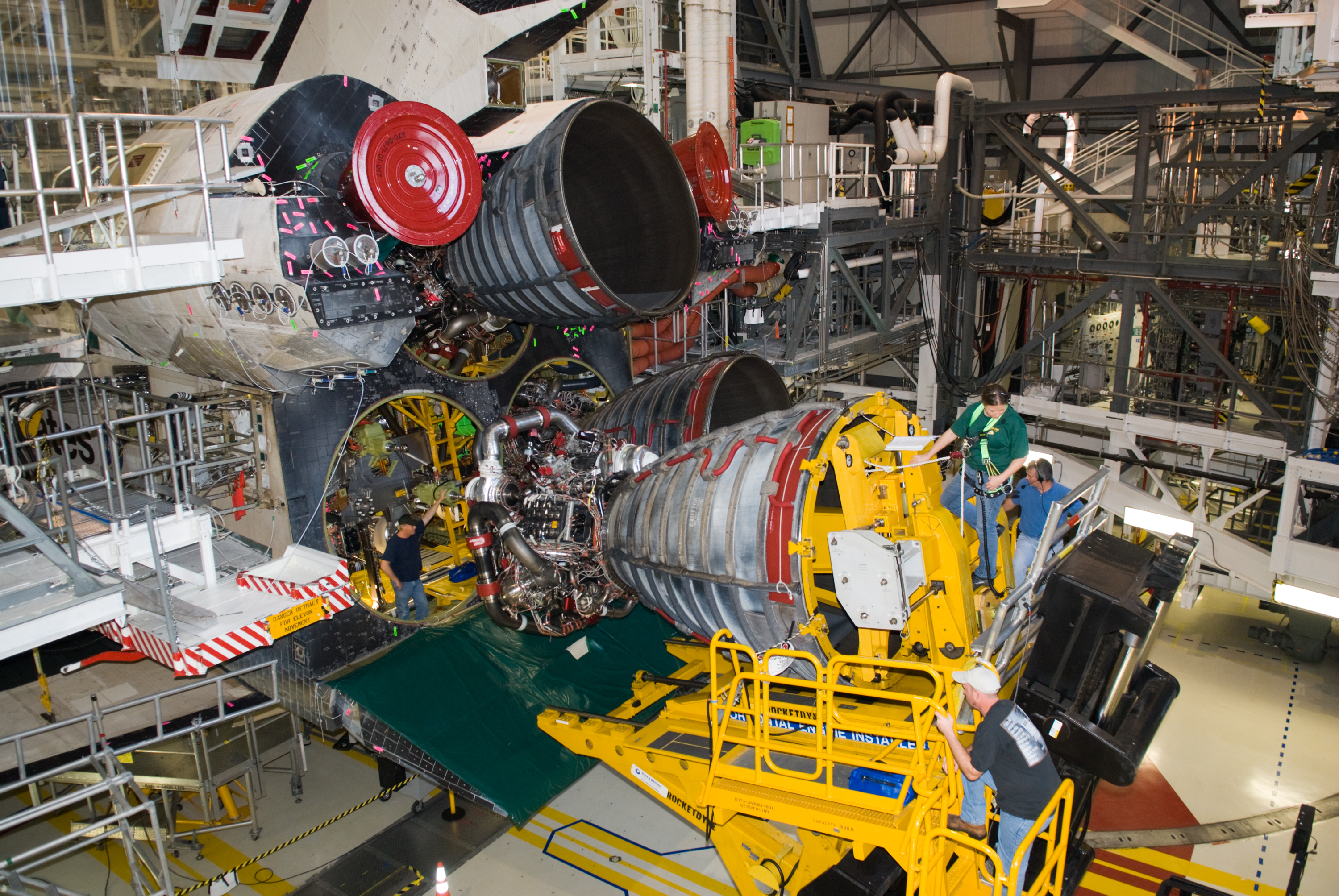 STS-132_Atlantis_main_engine_removal.jpg