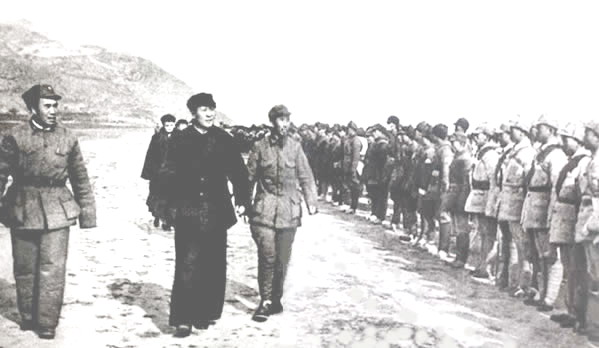 Mao inspecting China's Red Army