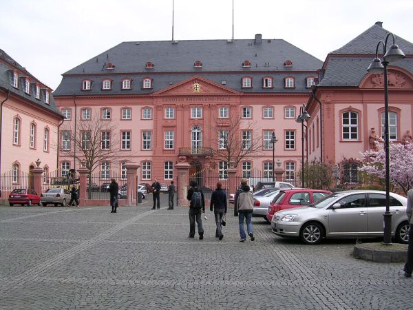 File:Landtag Rheinland-Pfalz Mainz May 2004.JPG