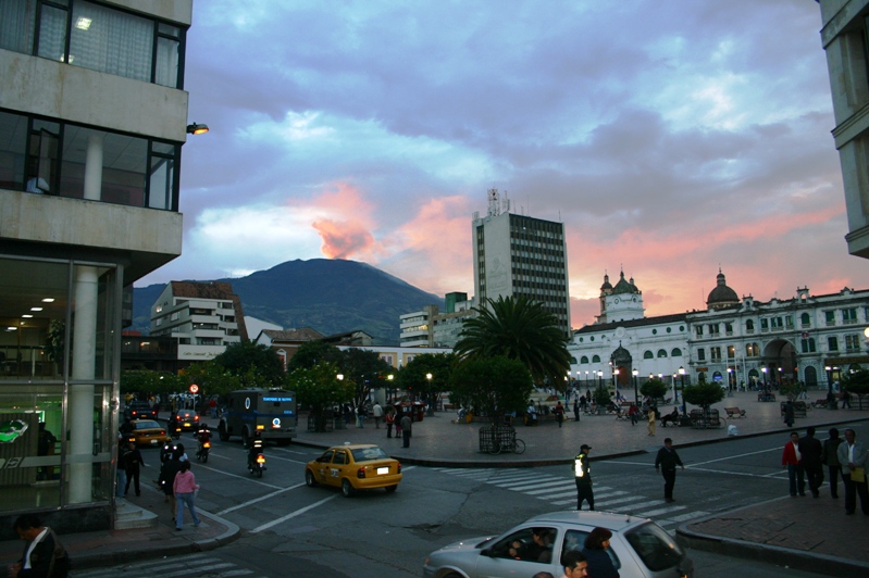 http://upload.wikimedia.org/wikipedia/commons/2/20/Parque_Narino_Pasto.JPG