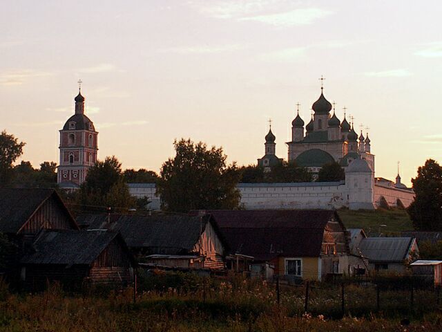 http://upload.wikimedia.org/wikipedia/commons/2/20/Pereslavl-Goritsky_museum.JPG