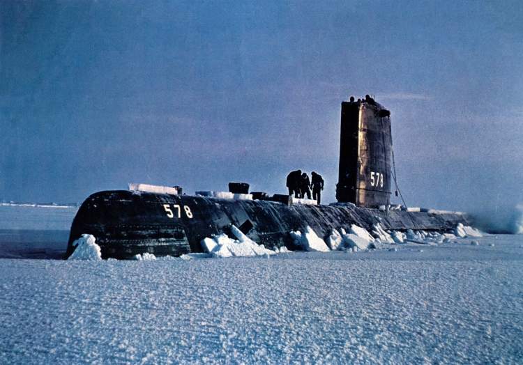 USS_Skate_(SSN-578)_surfaced_in_Arctic_-_1959.jpg