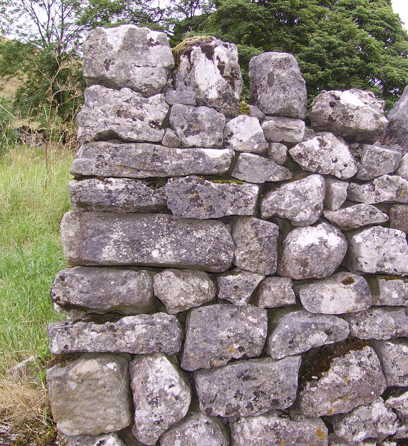 File:Dry stone wall Malham 01.JPG - Wikimedia Commons