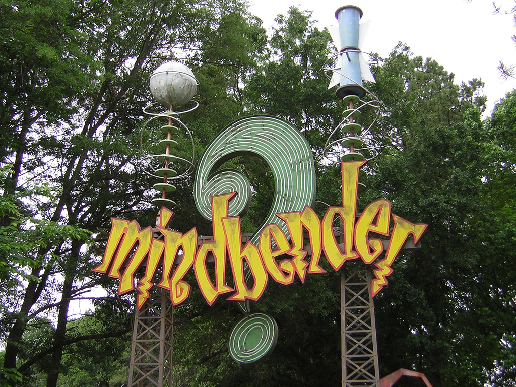 Mind_Bender_(Six_Flags_Over_Georgia)_01.