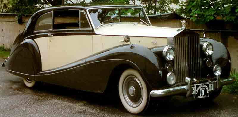 rolls royce silver wraith