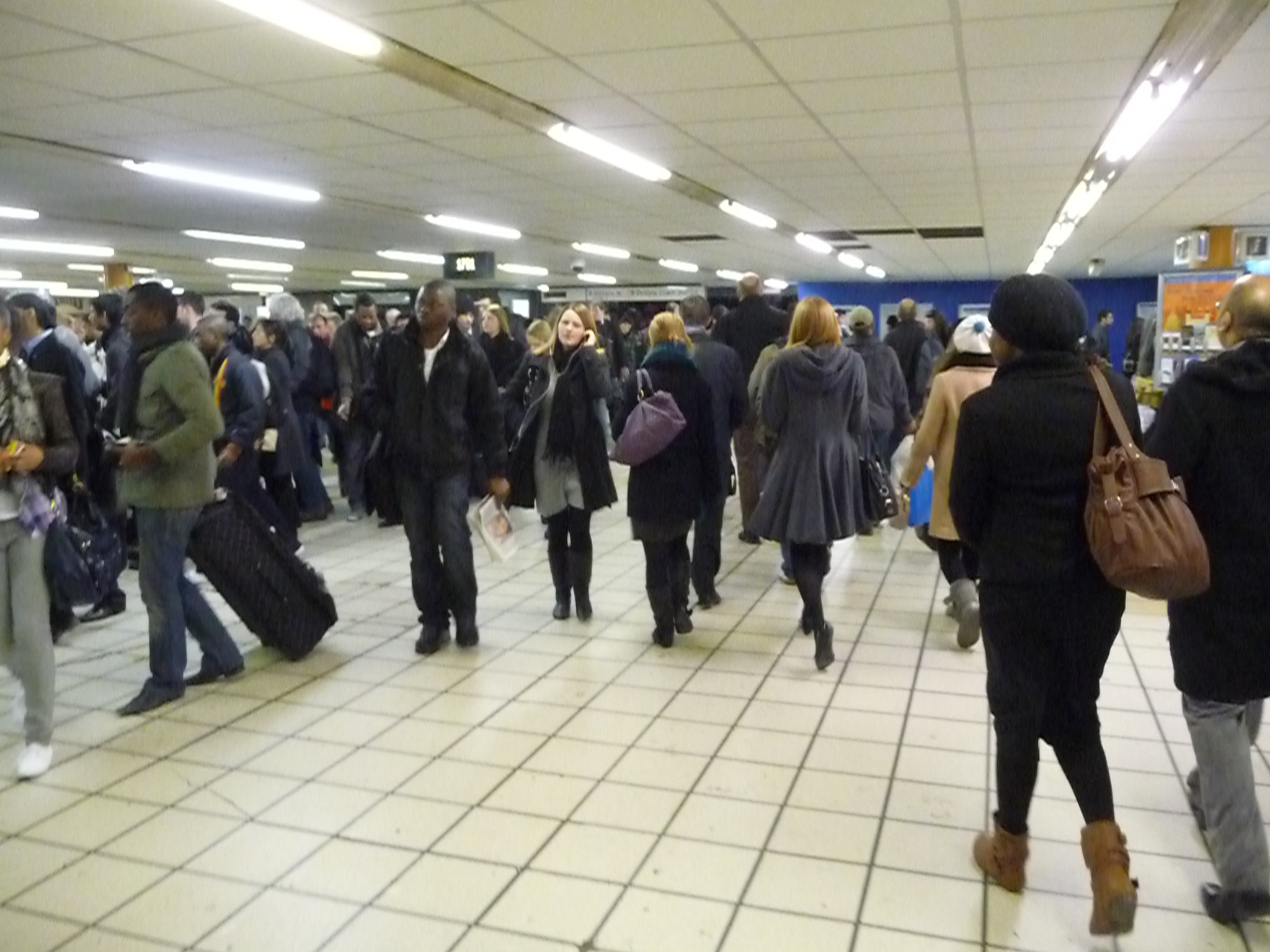 victoria underground station