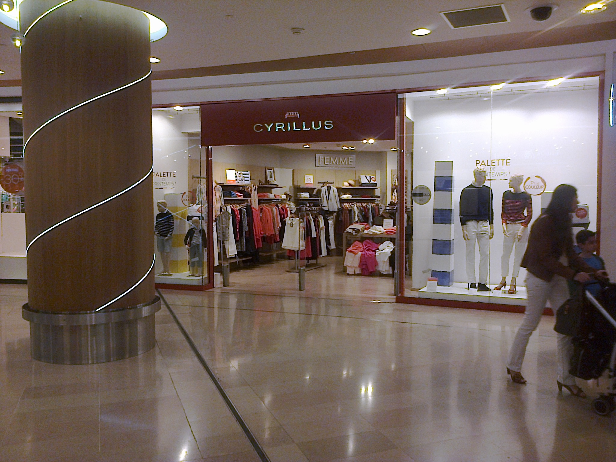 Description Boutique Cyrillus - La DÃ©fense.jpg