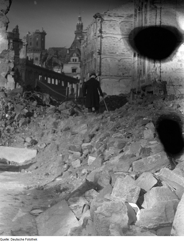 Blick in Richtung Augustusstraße mit Georgentor, Langem Gang und Hausmannsturm