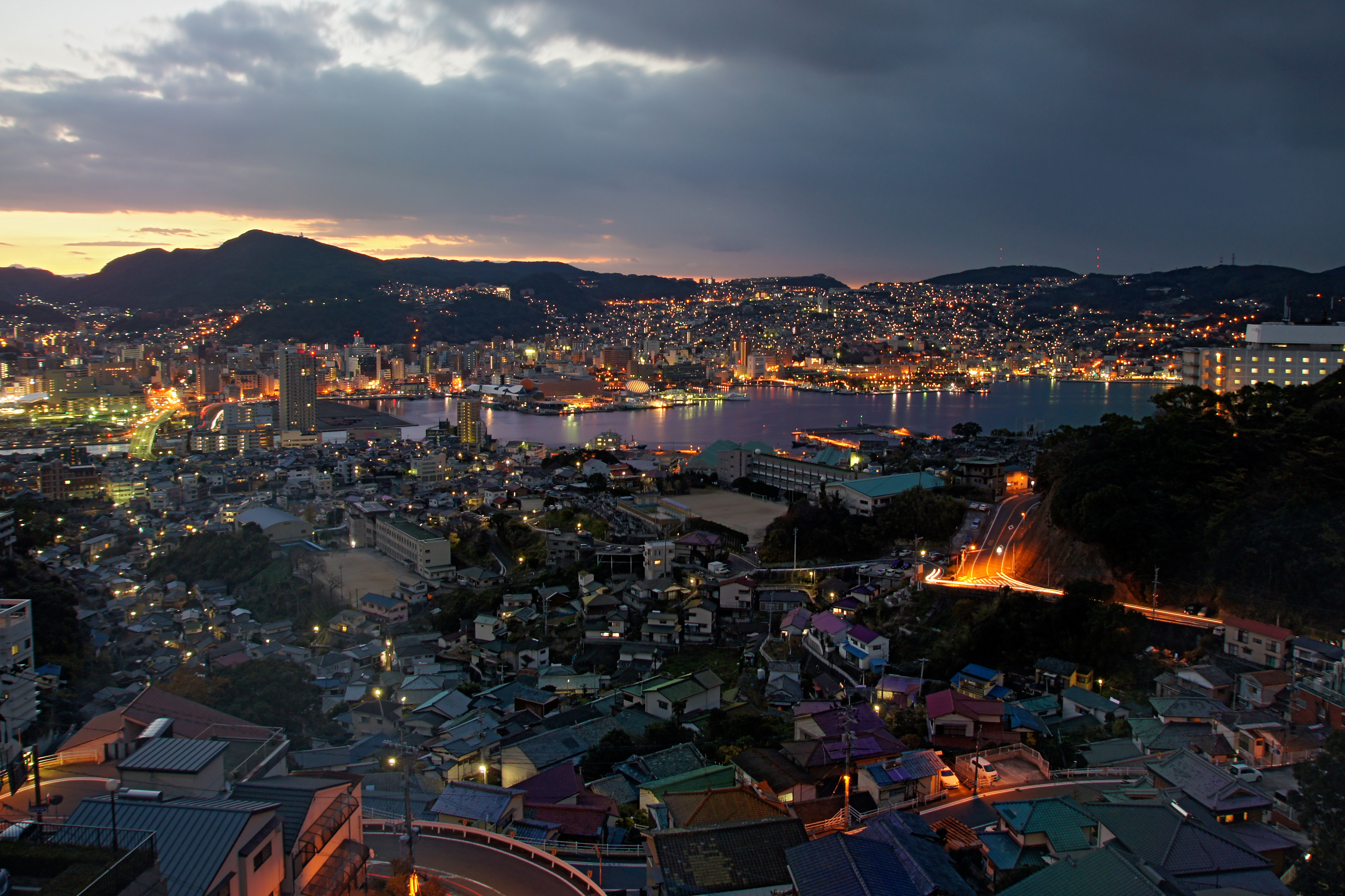 Nagasaki_City_view_from_Mt_Inasa01s5.jpg