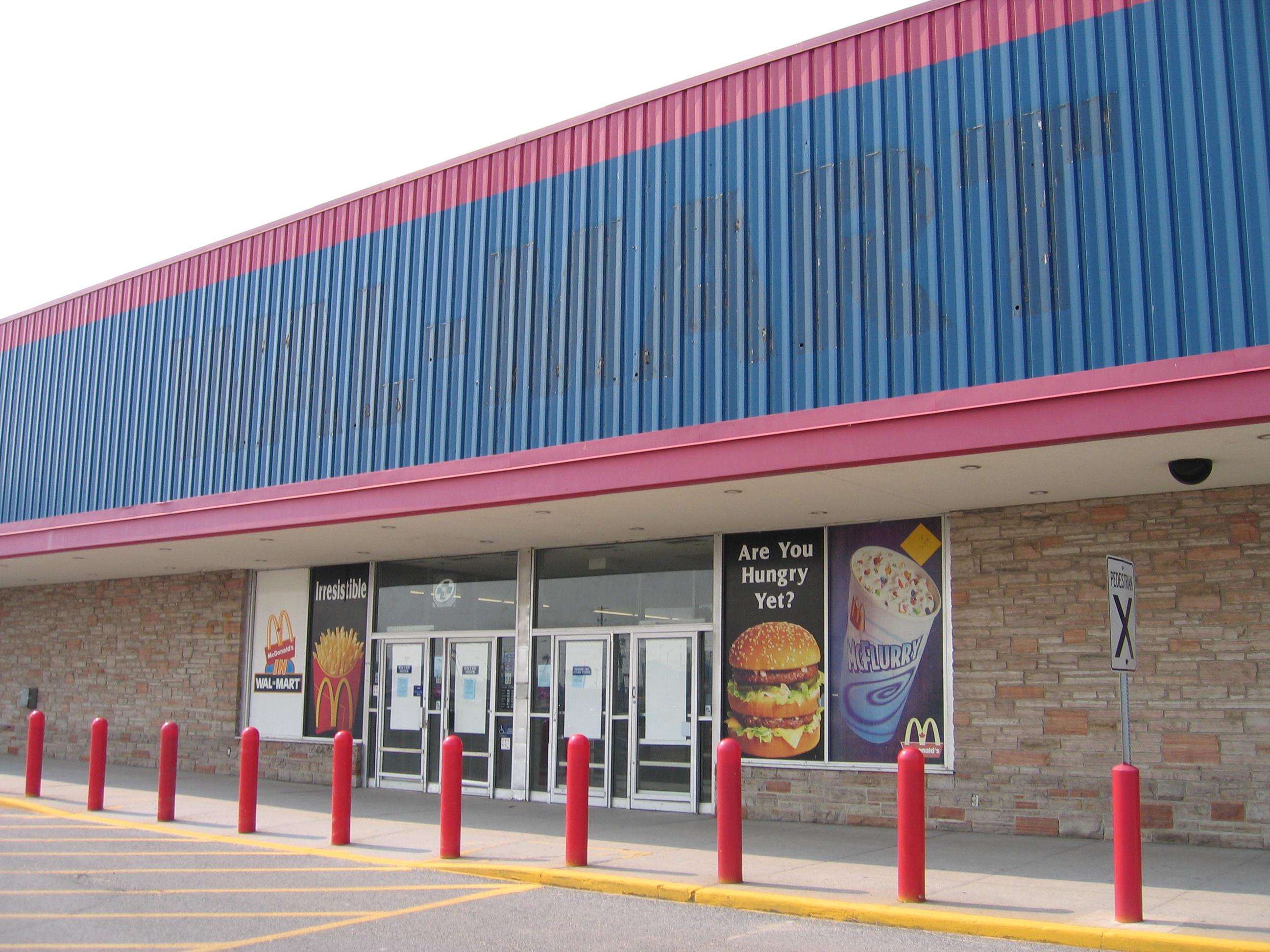 Description Abandoned Wal-Mart in Kingston, Ontario, Canada (exterior ...