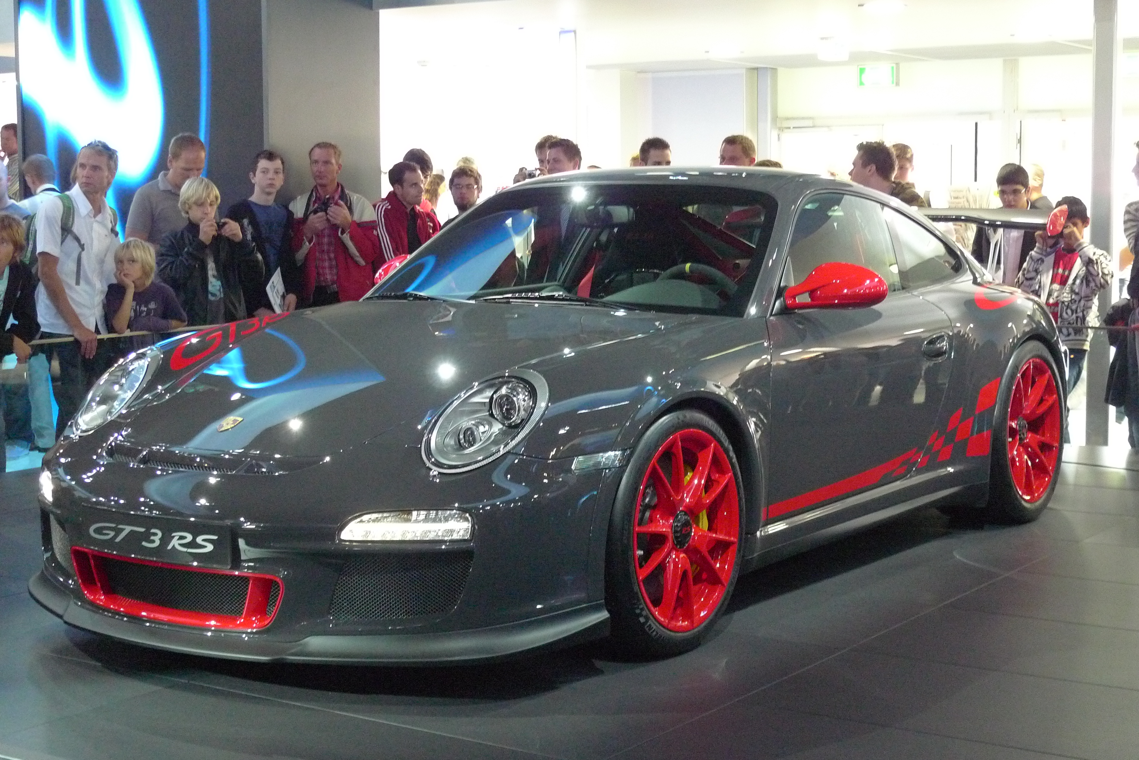 2010_Black_and_Red_Porsche_997_GT3_RS_(IAA_2009).jpg