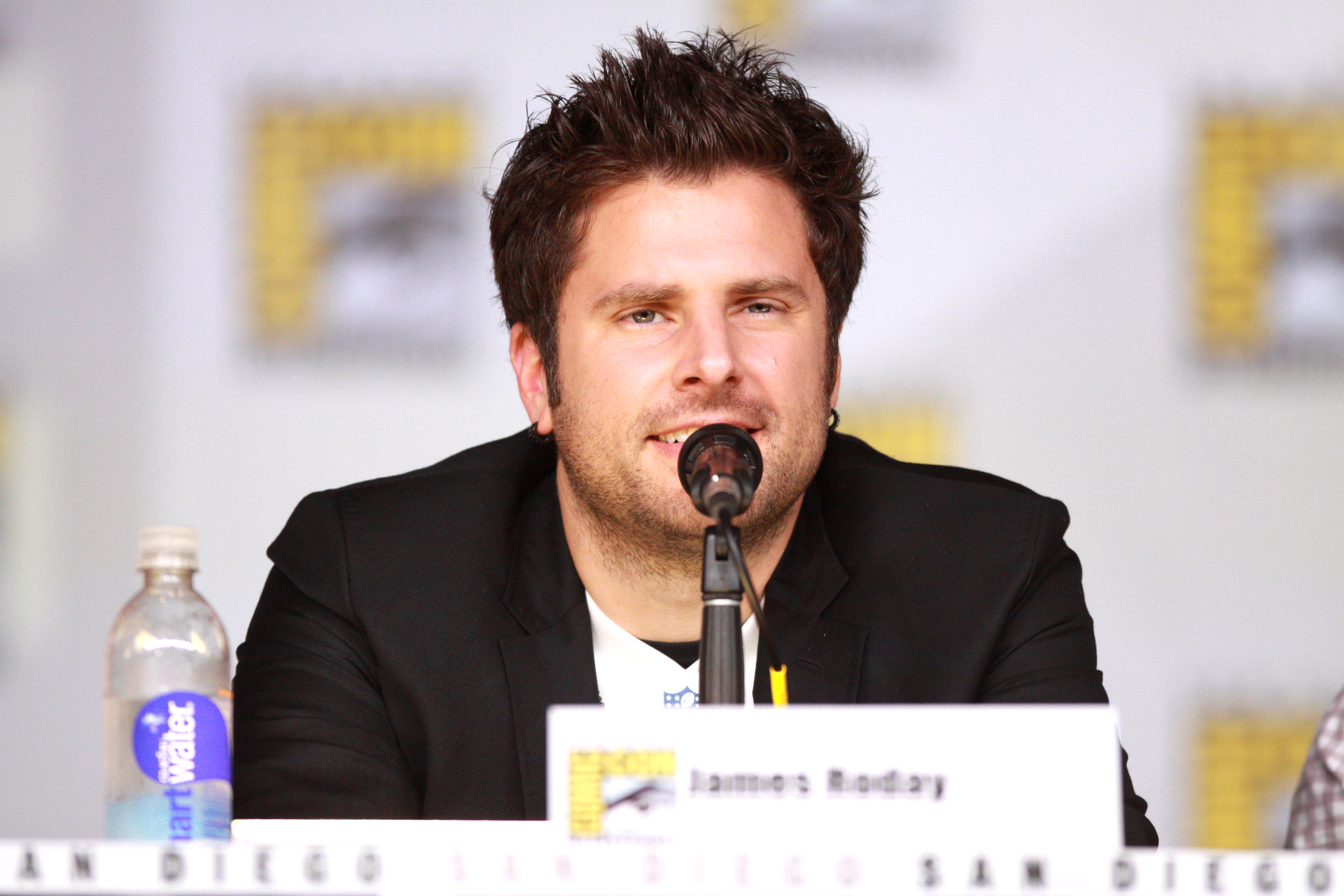 http://upload.wikimedia.org/wikipedia/commons/2/25/James_Roday_(9344126171).jpg