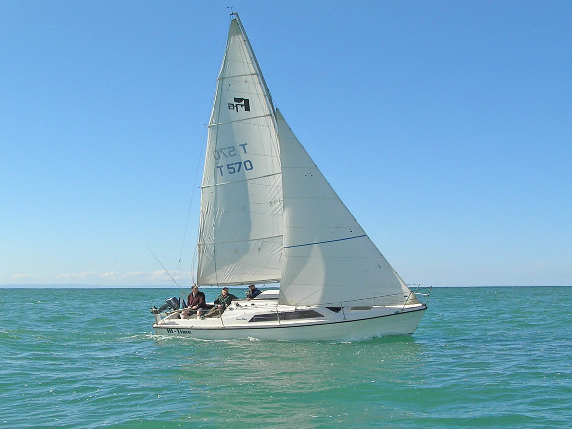 Description Farr 7500 yacht.jpg