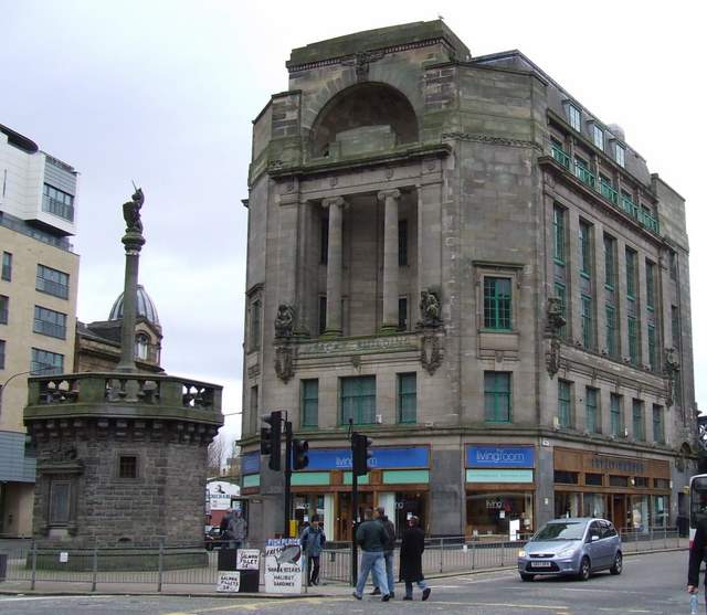 Glasgow Mercat Cross with unicorn and the Mercat Building