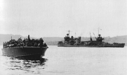 Файл:Survivors on PT boat after Tassafaronga.jpg
