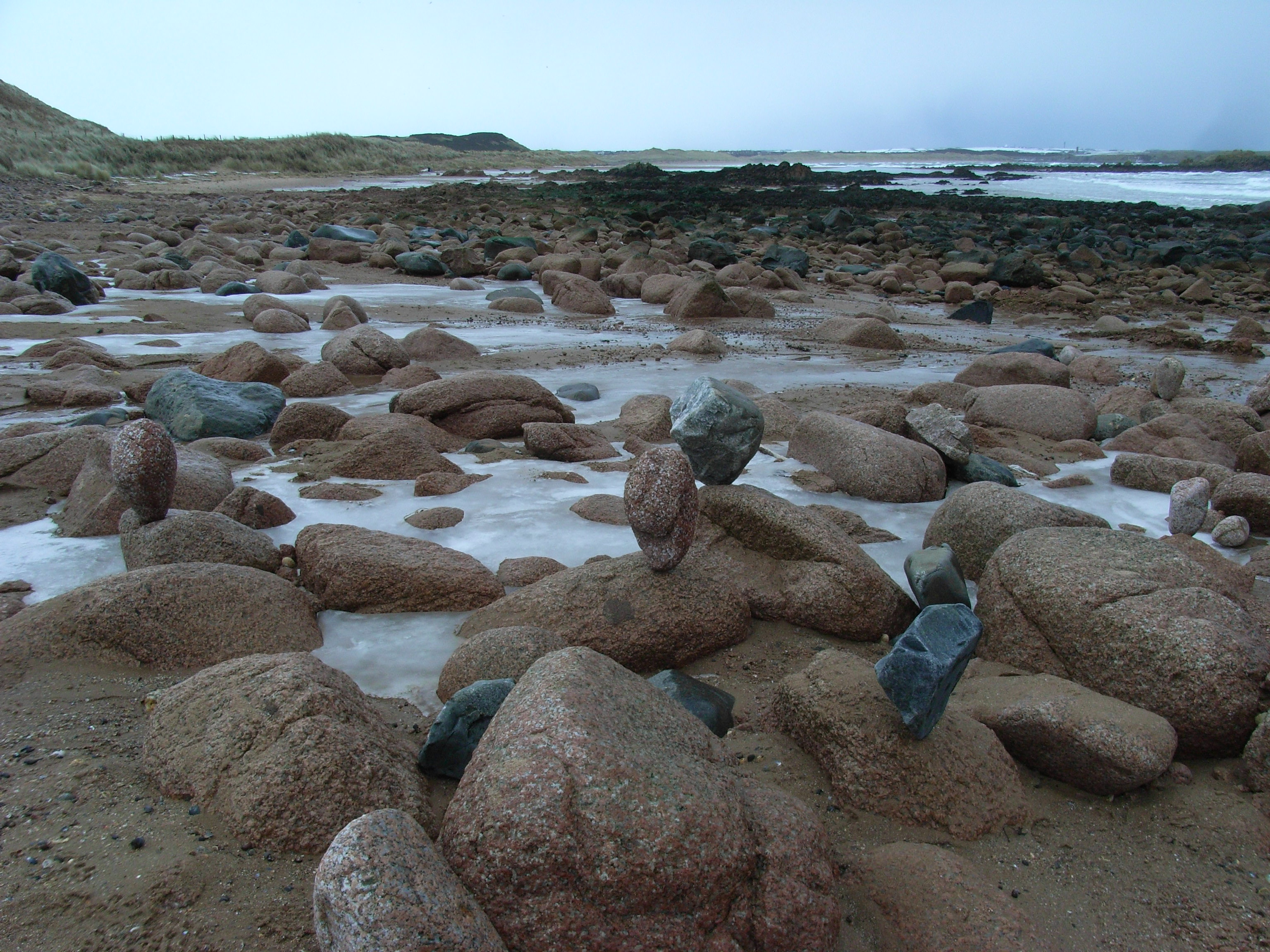 Balanced_Beach_Boulders_-_geograph.org.uk_-_1724486.jpg