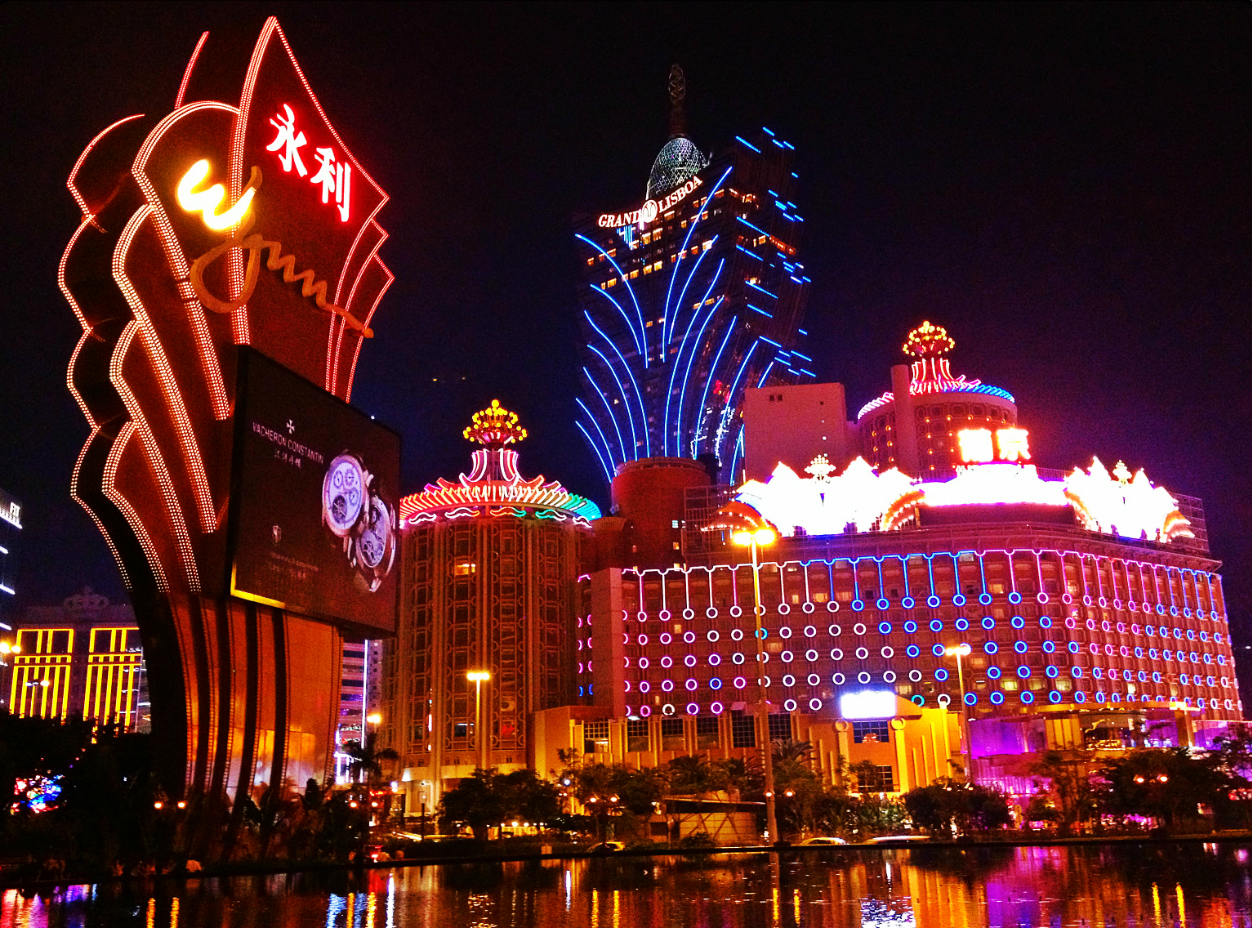 File:Casino Lights In Macau.jpg - Wikimedia Commons