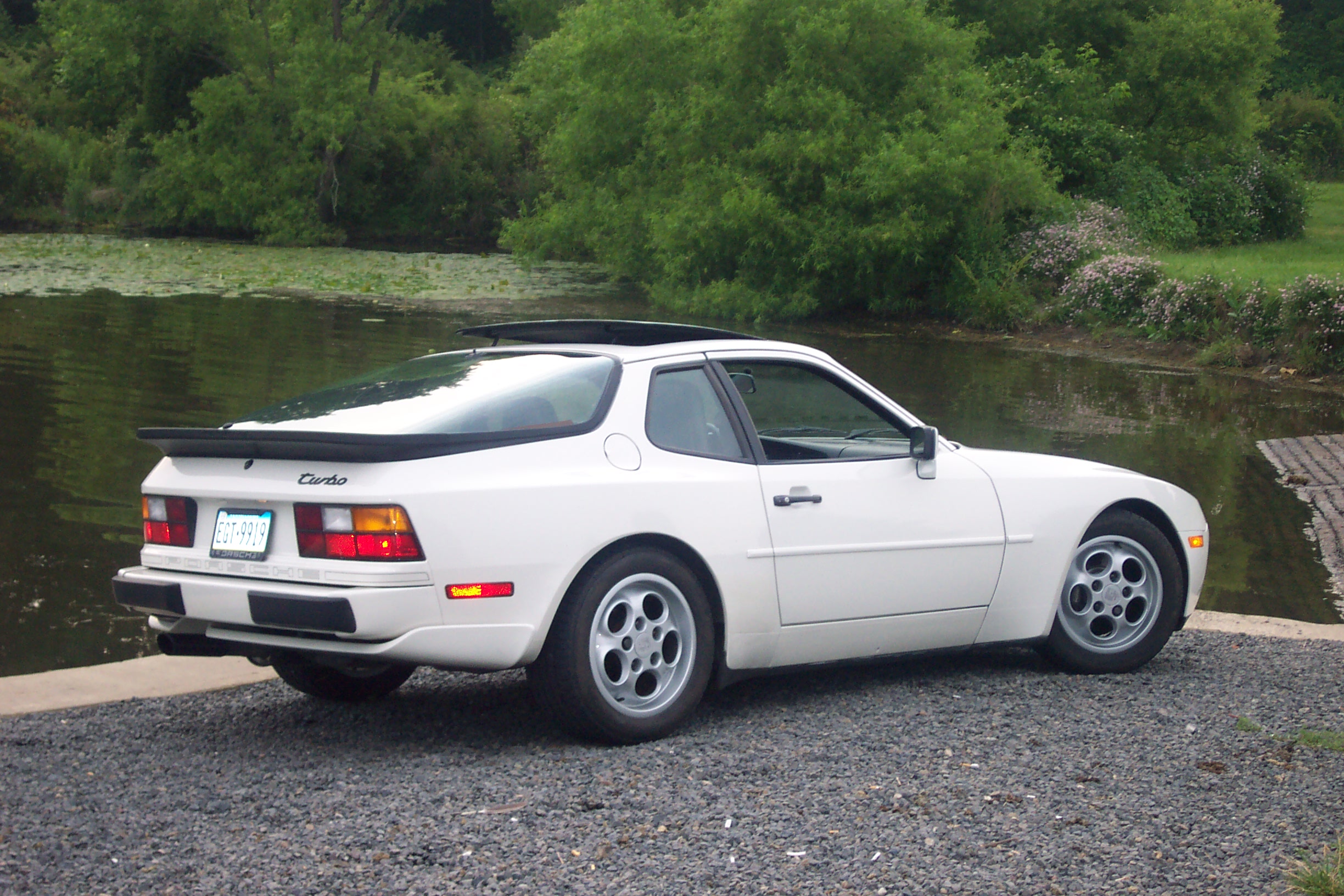 1987_Porsche_944_Turbo.JPG