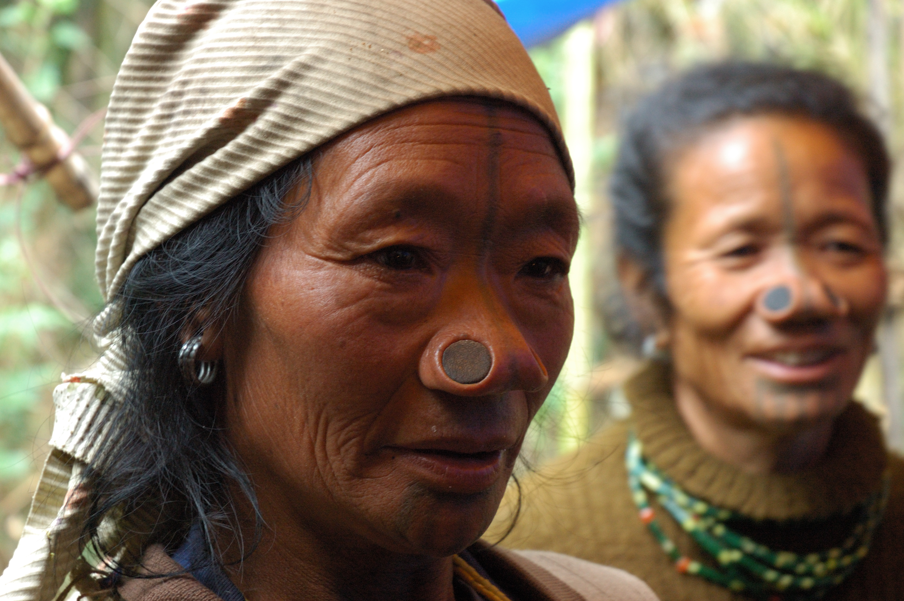 http://upload.wikimedia.org/wikipedia/commons/2/29/Apatani_tribal_women.jpg