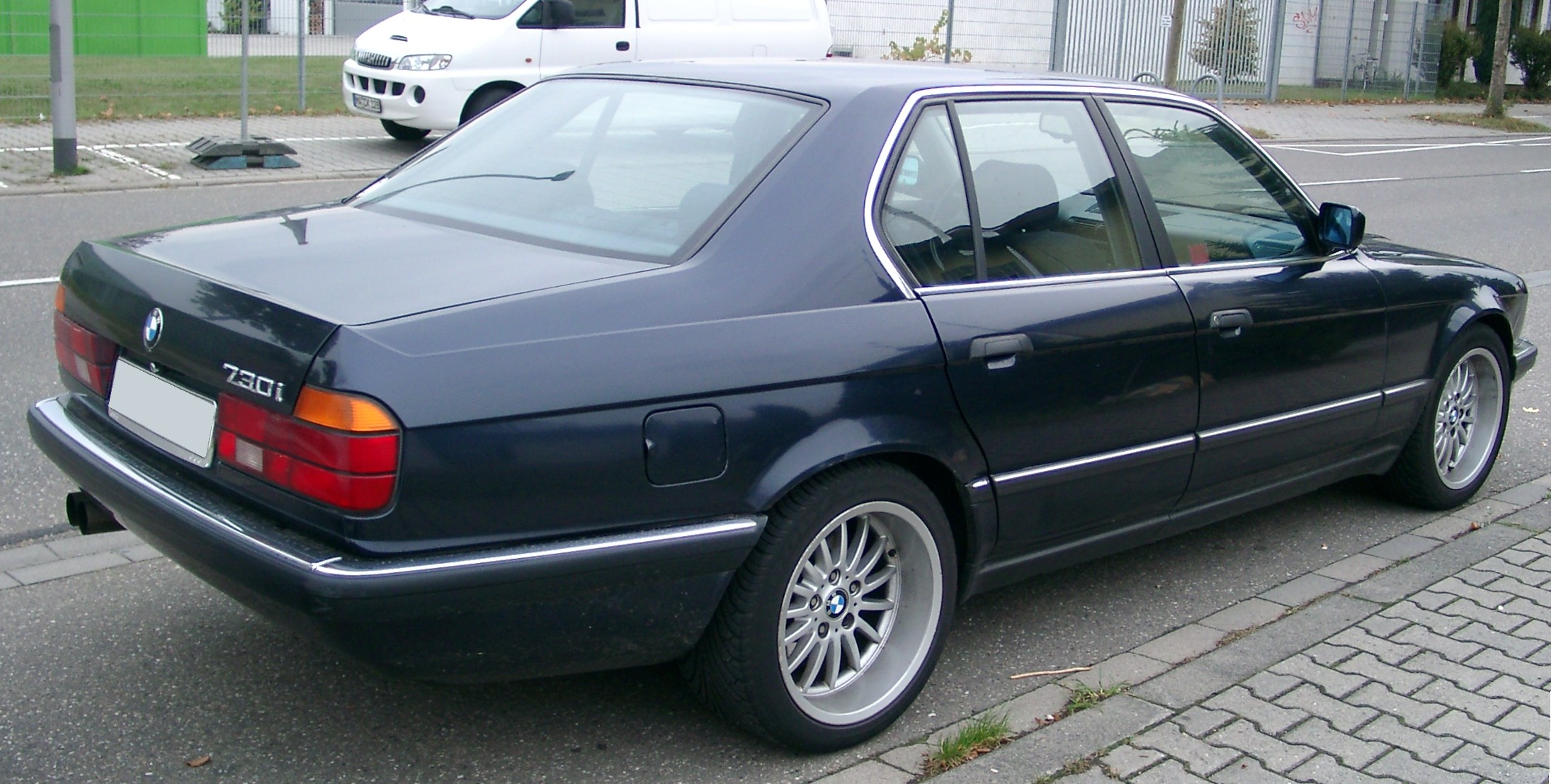 bmw e32 
