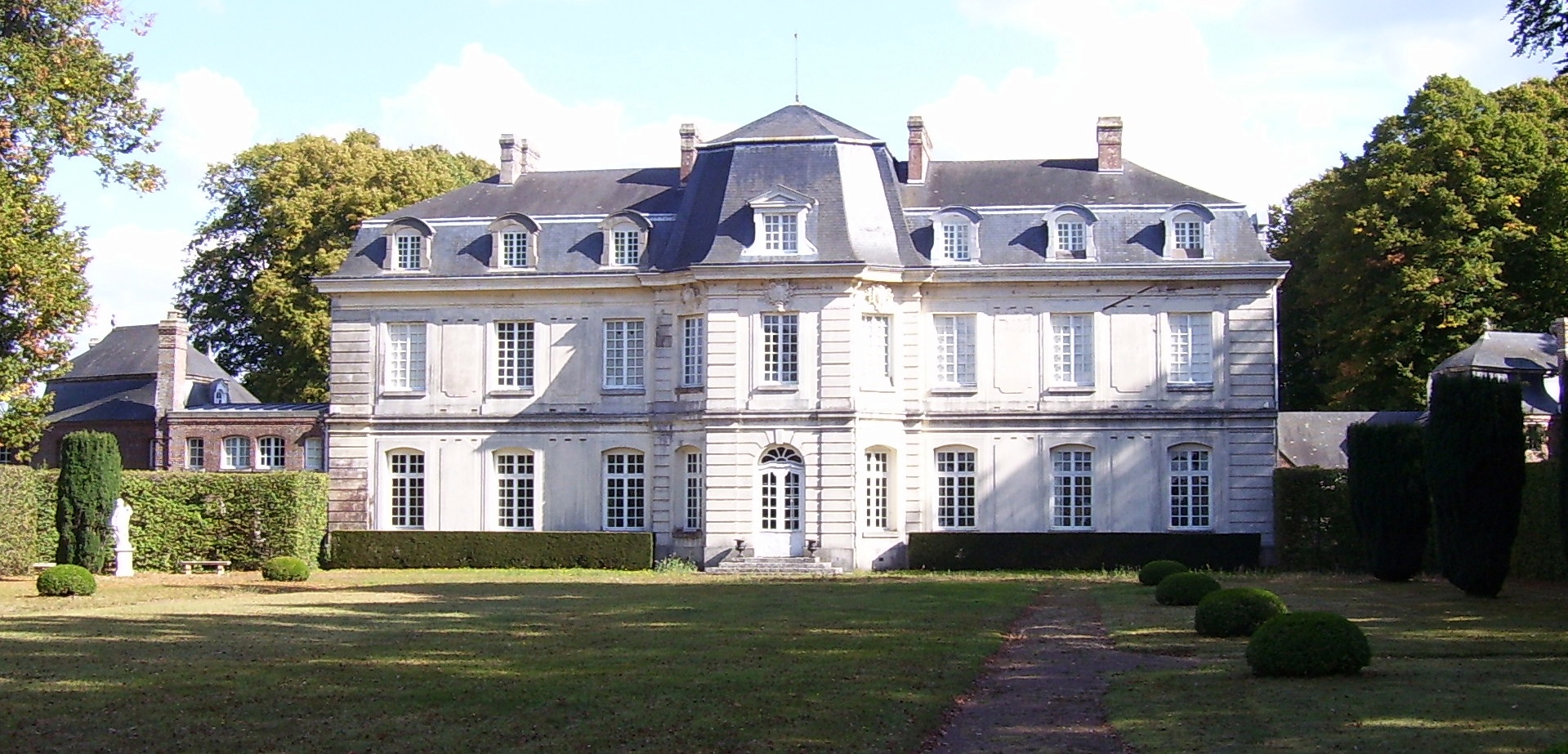 Rückseite des Château de Launay, vom Garten aus, eigenes Foto (auf commons), Lizenz: CC by/ Creative Commons Attribution 3.0 Unported