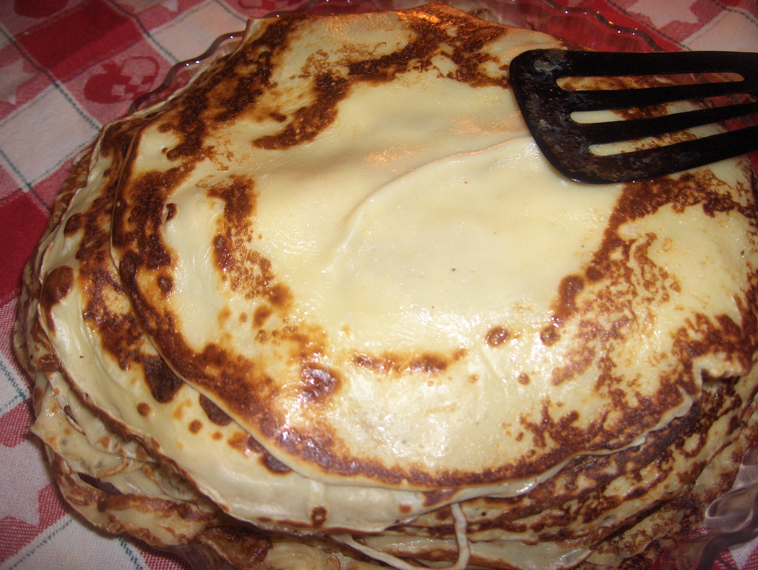Heap_of_pancakes_in_Sweden.JPG
