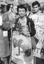 Emma Bonino manifestacianta kontraŭ malsato