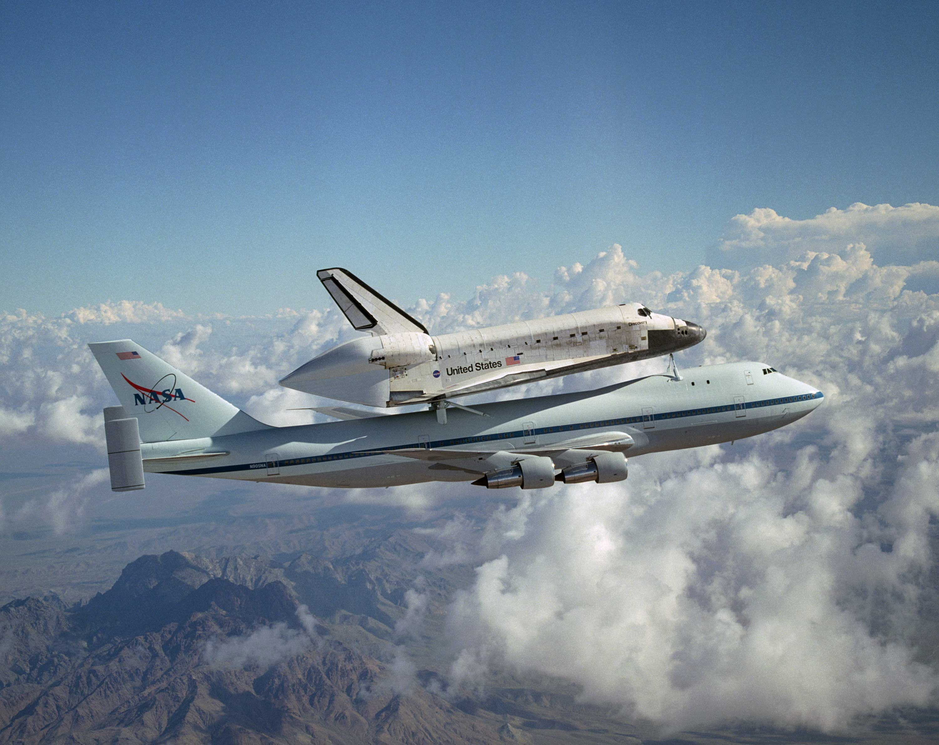 File:Space Shuttle Discovery Catches a Ride by Lori Losey NASA, August