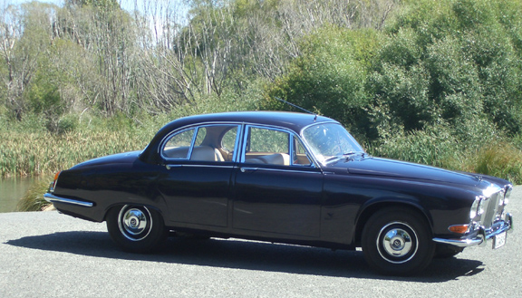 1967_Daimler_Sovereign.jpg