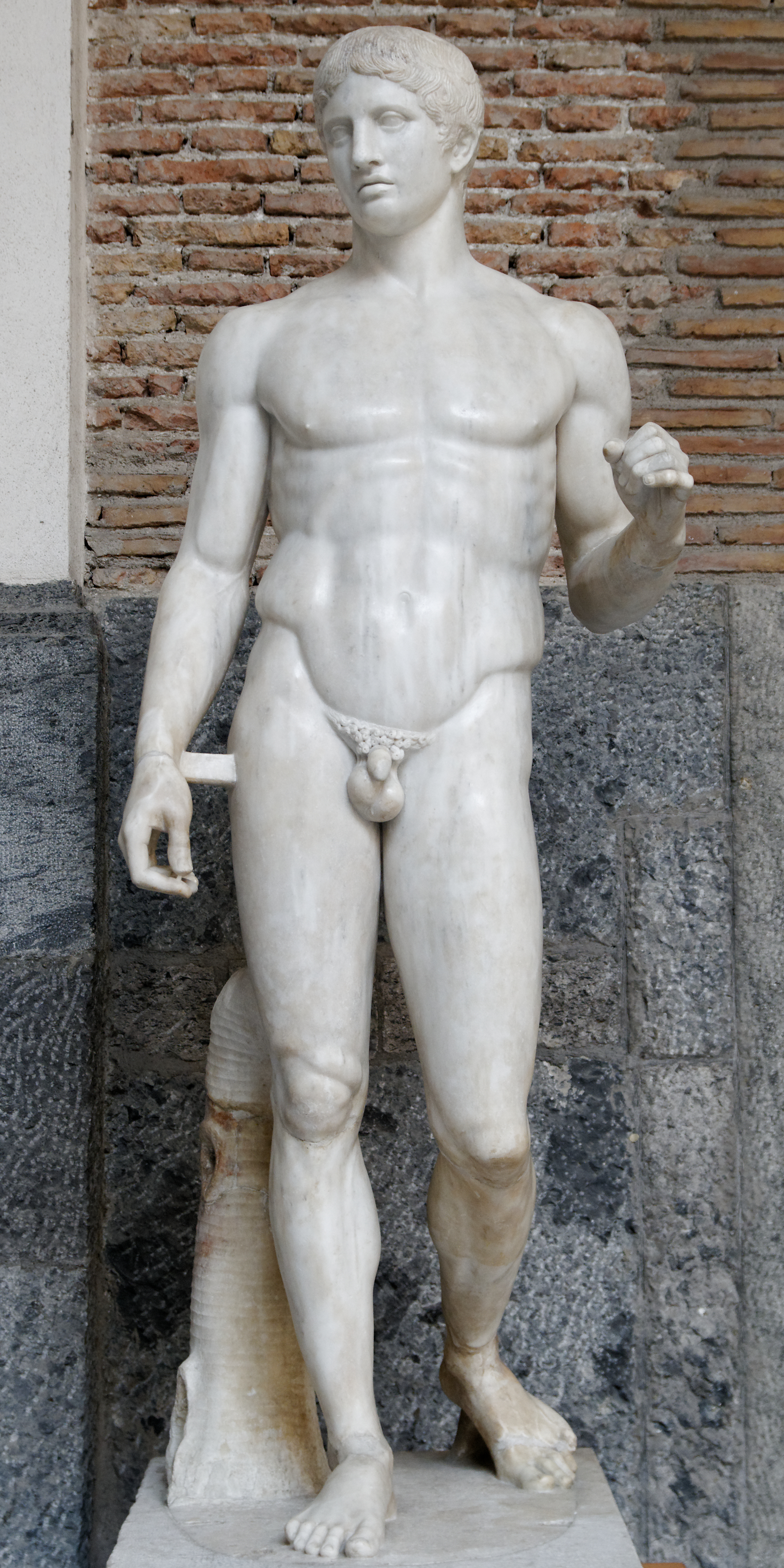 http://upload.wikimedia.org/wikipedia/commons/2/2c/Doryphoros_MAN_Napoli_Inv6011.jpg