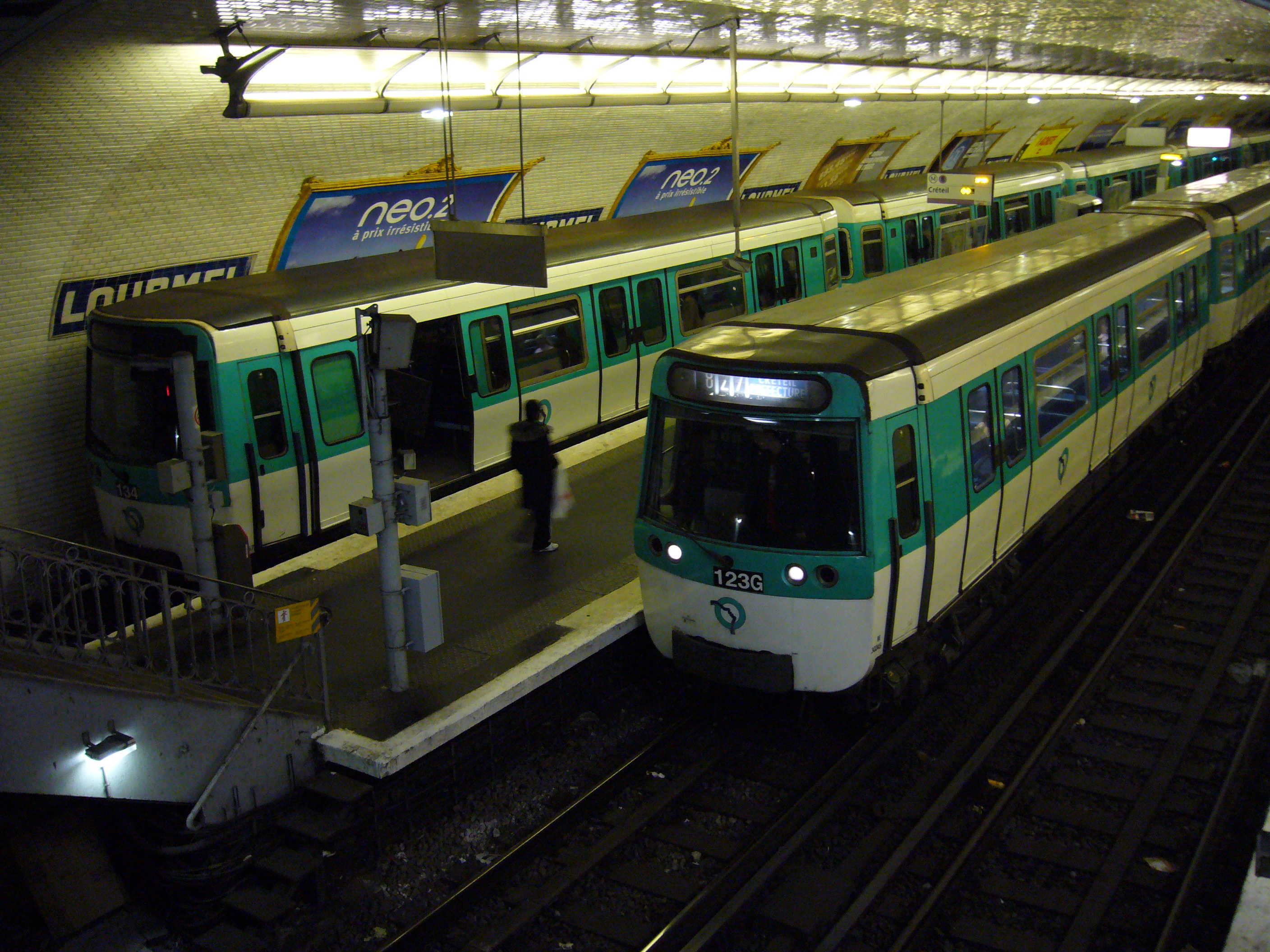 Beschrijving Metro - Paris - Ligne 8 - Lourmel - MF 77.jpg