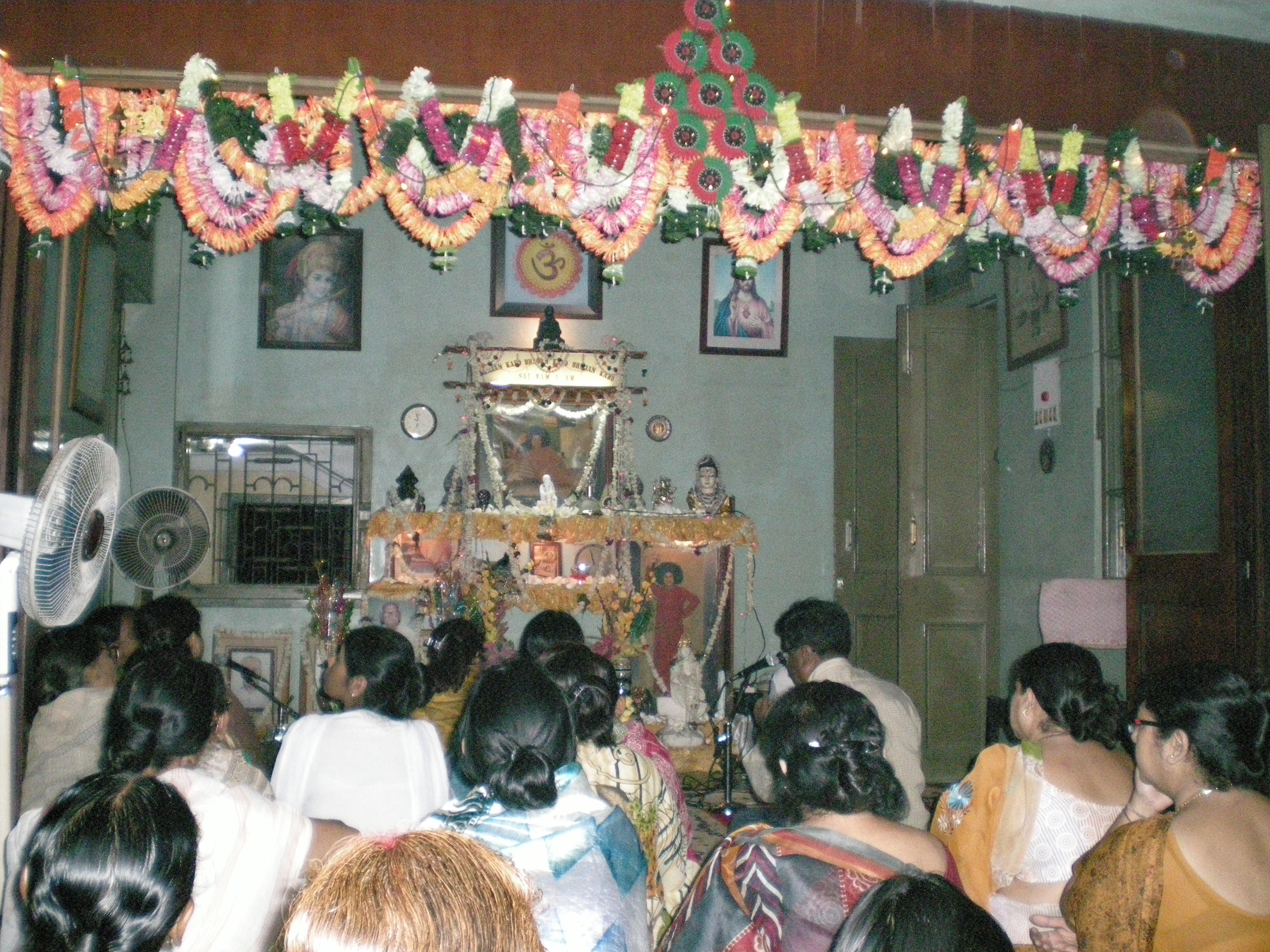 File:Sai baba bhajan hall 1.jpg