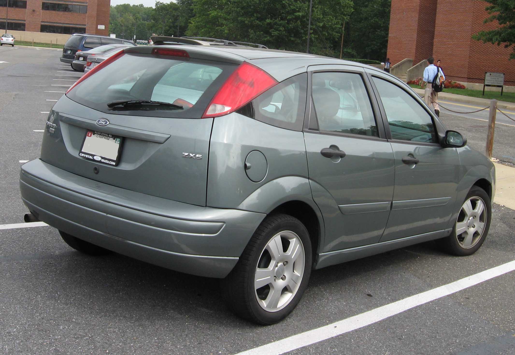 05-07-Ford-Focus-ZX5.jpg