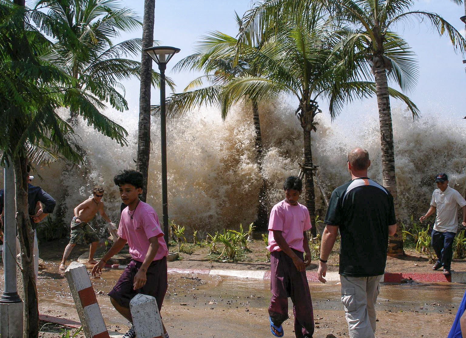 File:2004-tsunami.jpg