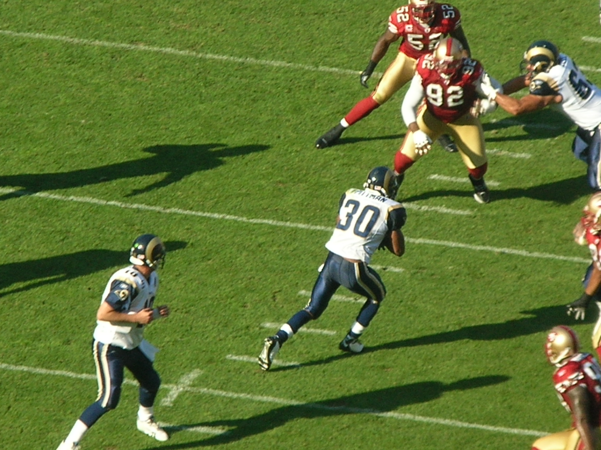 Antonio_Pittman_rushes_at_Rams_at_49ers_11-16-08_1.JPG