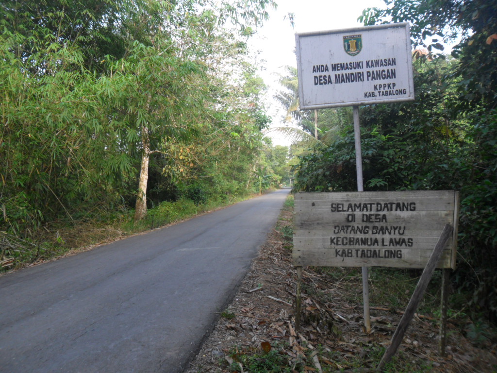 File:Jalan menuju Desa Batang Banyu, Tabalong.jpg Wikimedia Commons