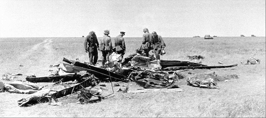 Файл:Khalkhin Gol Destroyed Japanese plane 1939.jpg