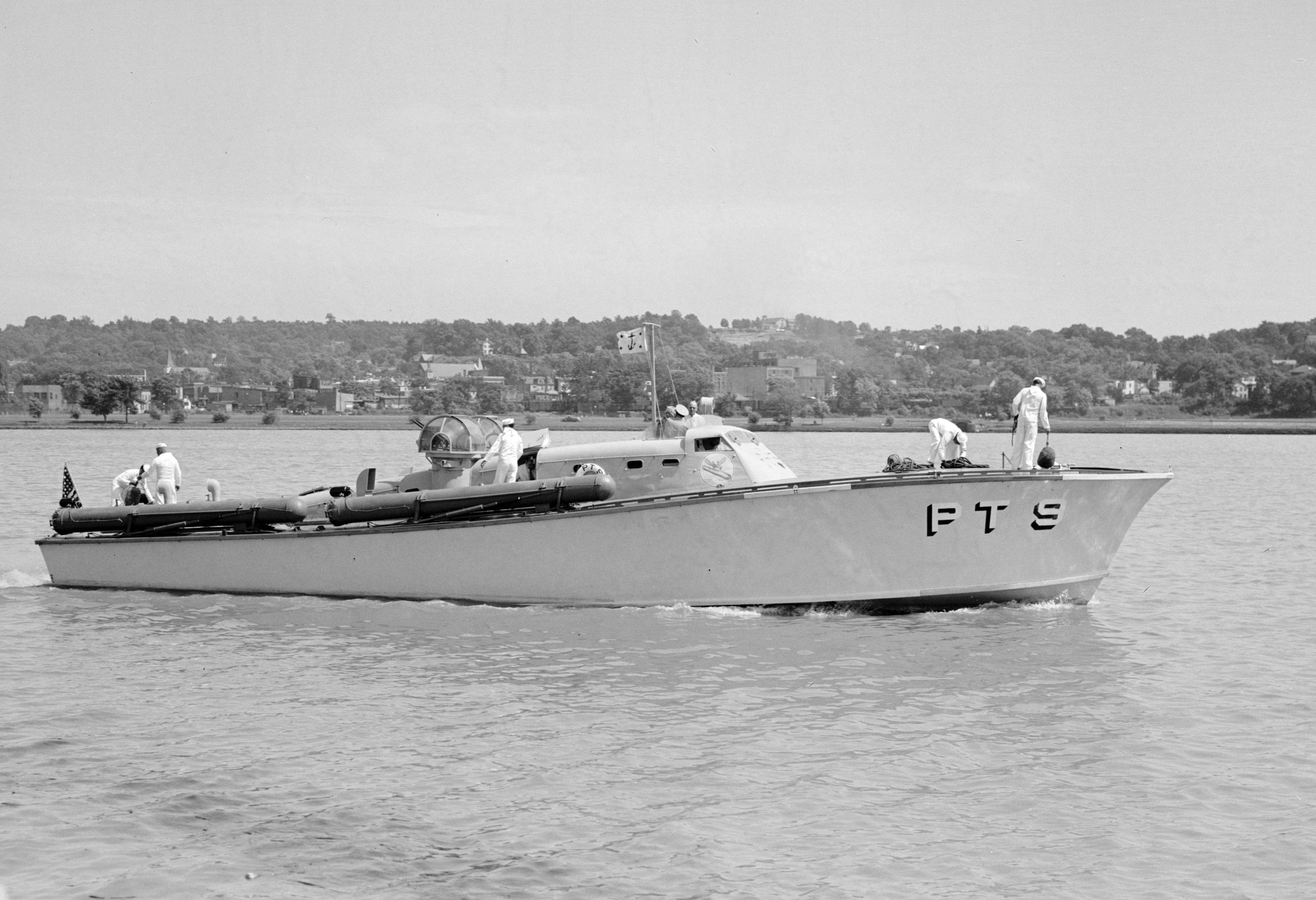Description PT-9 torpedo boat Washington DC 1940.jpg