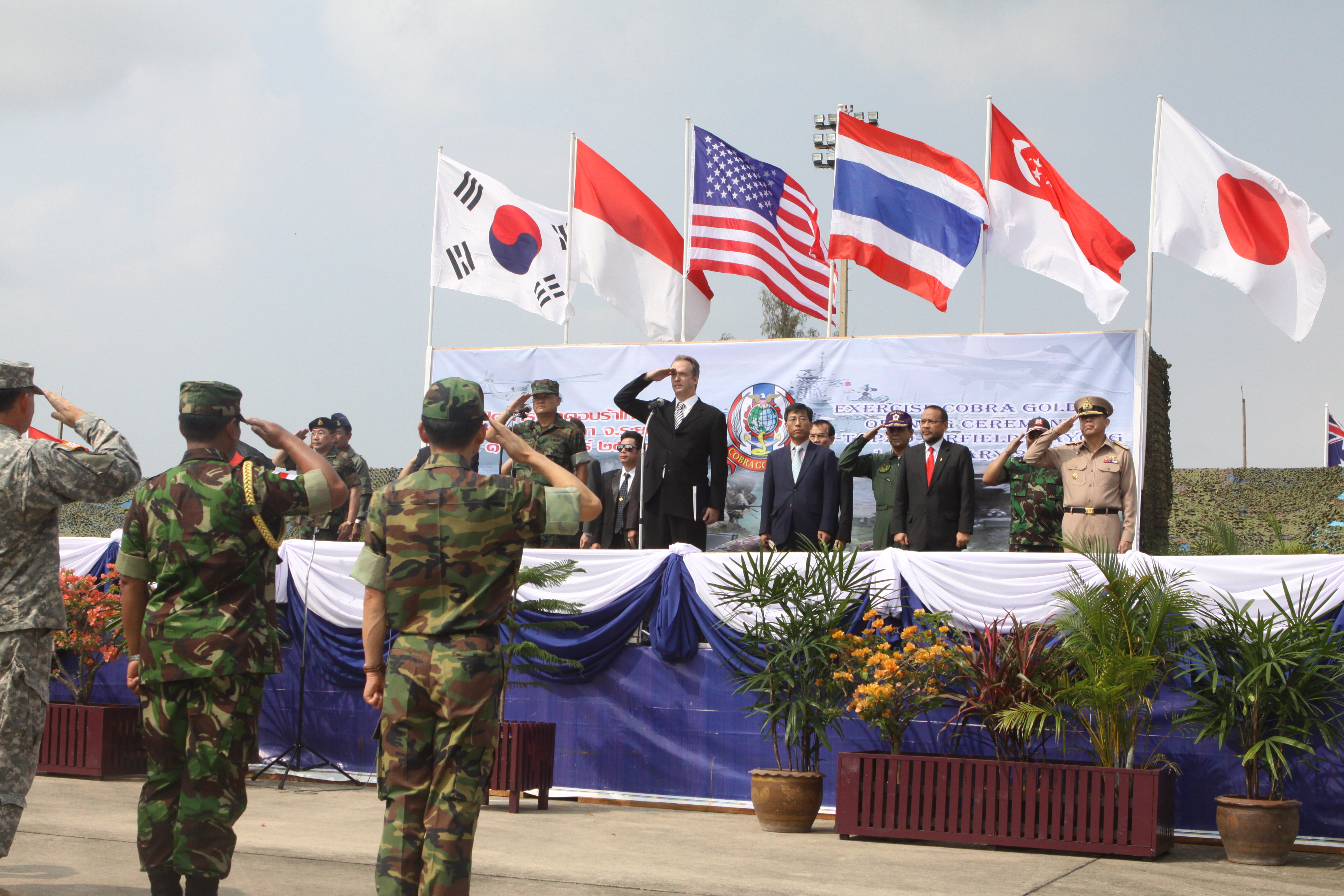 http://upload.wikimedia.org/wikipedia/commons/2/2d/US_Navy_100201-M-4593D-100_Military_members_stand_at_attention_during_the_Cobra_Gold_2010_opening_ceremony.jpg