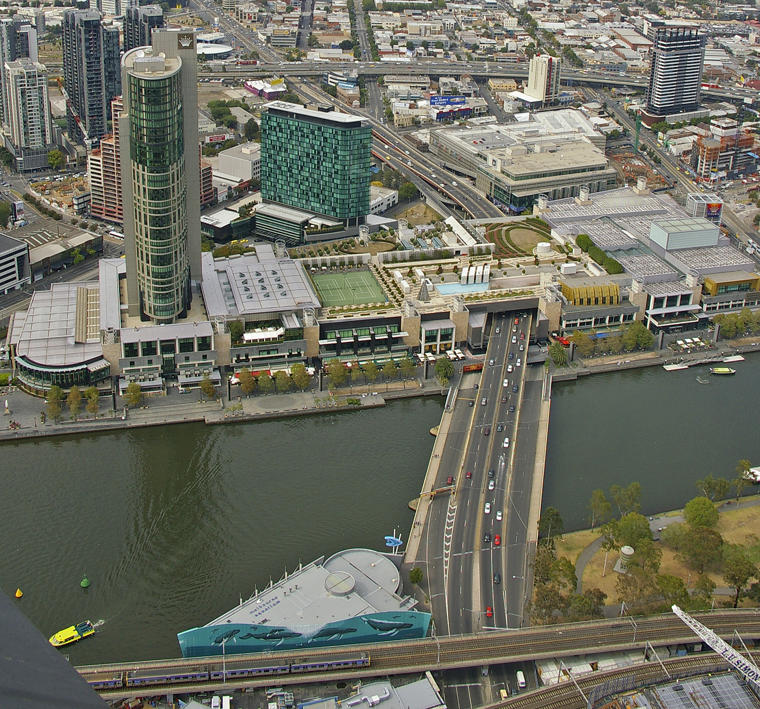 Crown_Casino_Complex_and_King_Street_Bridge.jpg