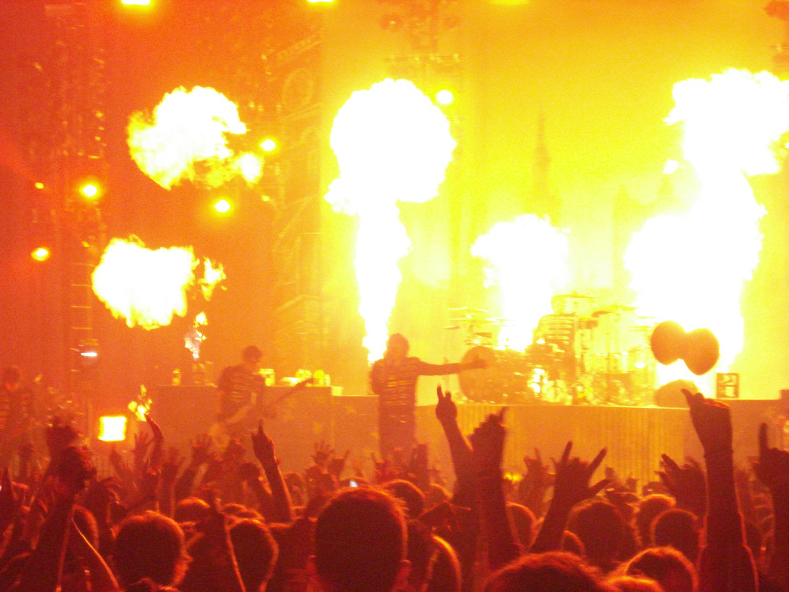 File:My Chemical Romance fire.jpg  Wikipedia, the free encyclopedia