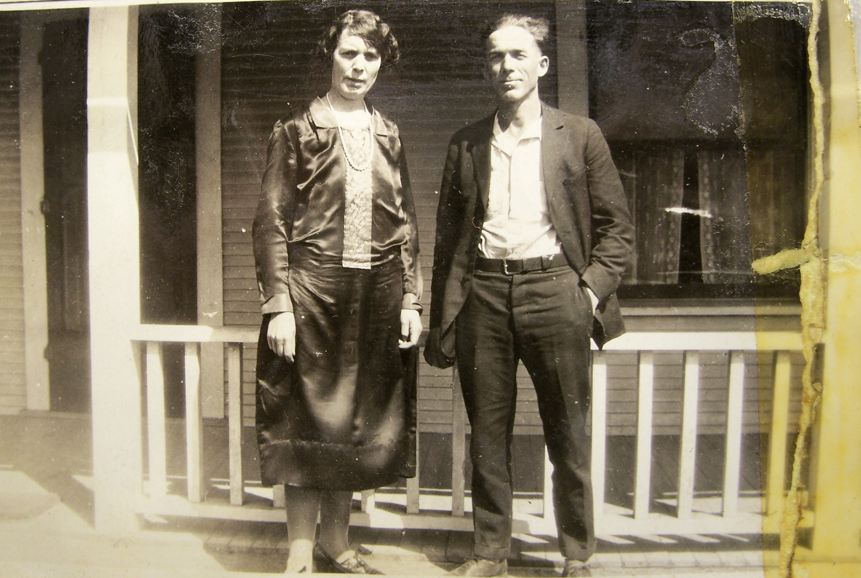 http://upload.wikimedia.org/wikipedia/commons/3/31/Vintage_man_and_woman.jpg