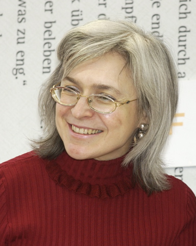 Anna Politkovskaja im Gespräch mit Christhard Läpple