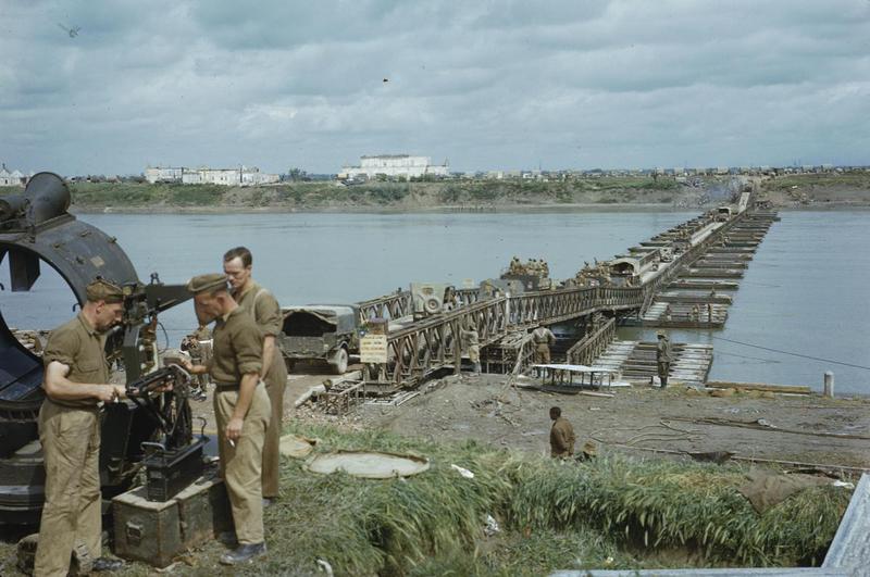 British Eighth Army Troops Crossing the River Po, Beyond Ferrara, Italy, 28 April 1945 TR2846