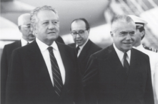 Ficheiro:Mário Soares e José Sarney 1988.jpg
